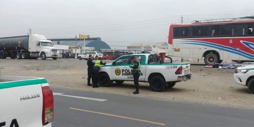 Agentes del Escuadrón de la Policía de Carreteras de Chimbote intervinieron a mujer en la carretera Panamericana Norte.