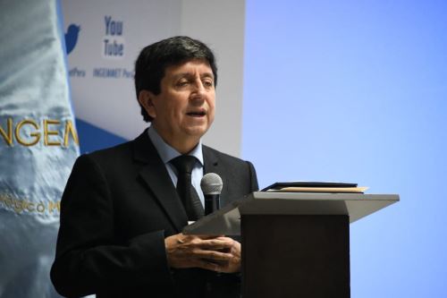 El presidente del Consejo Directivo del Ingemmet, Henry Luna Córdova, inauguró el taller 'Fortalecimiento de capacidades para mitigar los impactos de huaicos en Perú'.