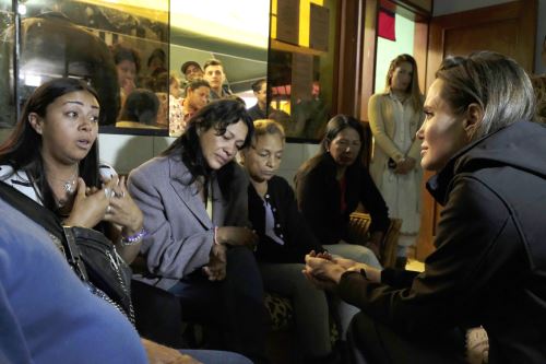 La actriz estadounidense Angelina Jolie visita arribó alrededor de las 13:00 horas al Aeropuerto Capitán FAP Pedro Canga Rodríguez de Tumbes.