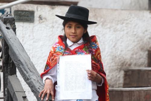 Se resalta la participación de niños que hablan quechua u otras lenguas originarias.