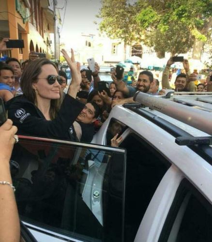 Actriz Angelina Jolie visita a migrantes venezolanos en la región fronteriza de Tumbes.