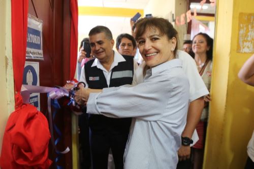 La ministra de Salud, Silvia Pessah, entregó modernos equipos para el Centro de Referencia de ITS, VIH y hepatitis B-Cerits San Juan, en la ciudad de Iquitos.