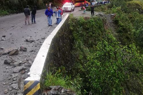 Kilómetro 73 de la carretera Tarma-La Merced está bloqueado por deslizamiento.