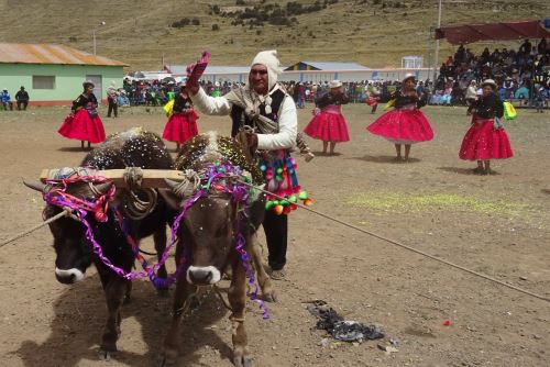 Se desarrollaron diversas actividades en Festival organizado por la Municipalidad de Pichacani-Laraqueri.