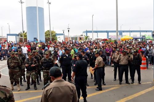 Policía Nacional refuerza la seguridad en el Cebaf Tumbes.