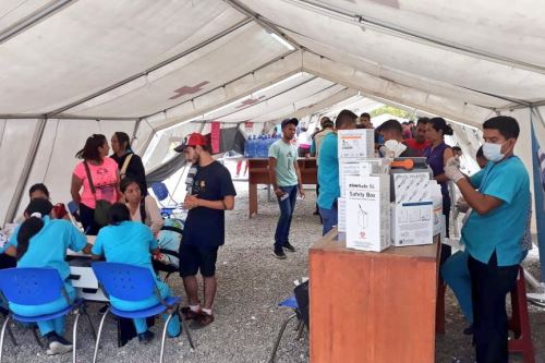 Personal de salud de Tumbes brinda atención médica a ciudadanos venezolanos.