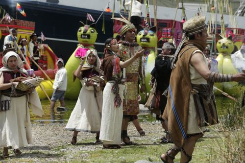 La puesta en escena de la leyenda de Manco Cápac y Mama Ocllo fue seguida por la población.