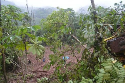 Huaico afectó un tramo de la carretera en Codo del Pozuzo.