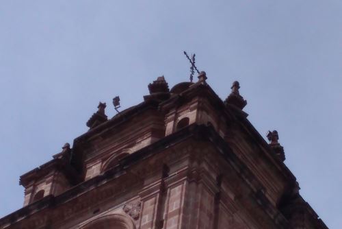 Sismo de magnitud 4 en Cusco provocó la caída de al menos cuatro pináculos (elemento constructivo de la parte más alta de una edificación) del templo barroco La Compañía de Jesús.