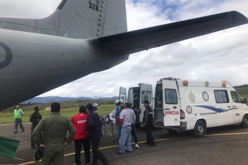 Menores heridos de gravedad son traídos a Lima en un avión C27J Spartan de la Fuerza Aérea del Perú. 