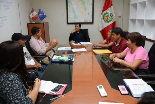 Presidente de la Comisión de Descentralización del Congreso, Carlos Dominguez, recibió a pobladores del distrito de Mirgas, Áncash.