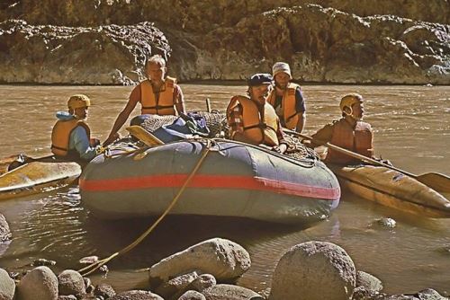 El investigador polaco Jerzy Majcherczyk descubrió y dirigió la primera navegación en el río Colca, región Arequipa.