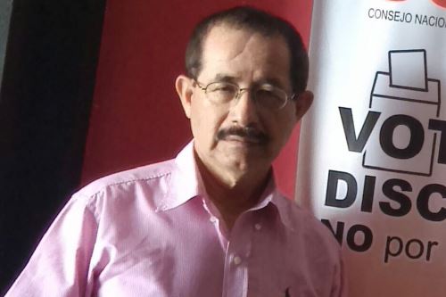 Pedro Bogarín Vargas es médico de profesión y postula por el movimiento político Acción Regional.