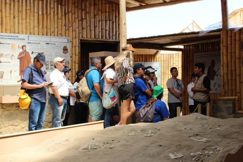 La ciudad pesquera de Áspero, ubicada en Supe Puerto, cuenta con un Centro de Interpretación.