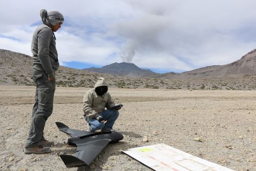 El dron utilizado por los científicos llegó a realizar hasta 3 sobrevuelos sobre el cráter del volcán Sabancaya.