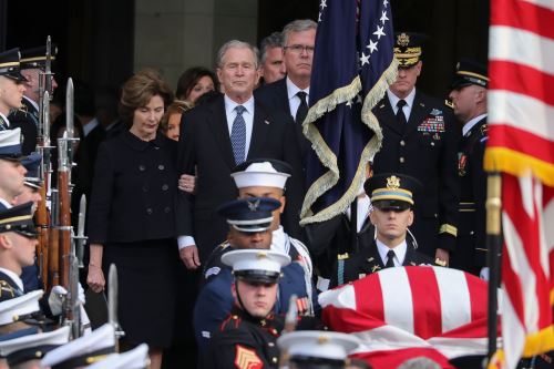 George W. Bush y su esposa Laura