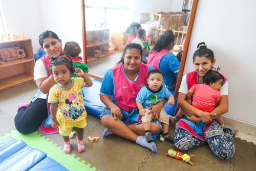 Madres cuidadoras de Cuna Más serán certificadas como especialistas en protección y desarrollo infantil.