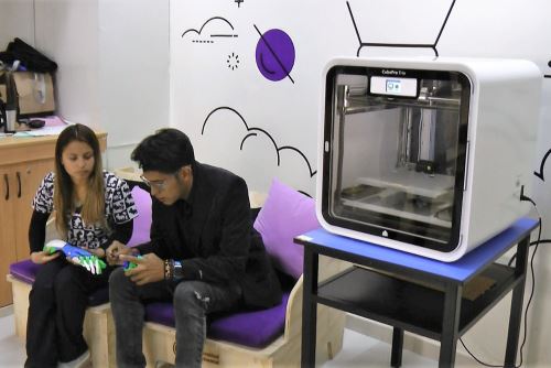 Estudiantes de diversas especialidades participaron del diseño y fabricación del brazo biomédico 3D.