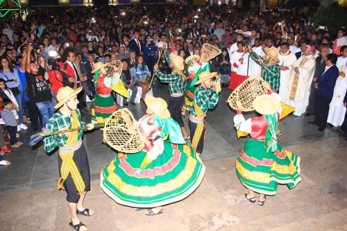 Durante la ceremonia se presentaron grupos de danzas tradicionales de La Libertad.