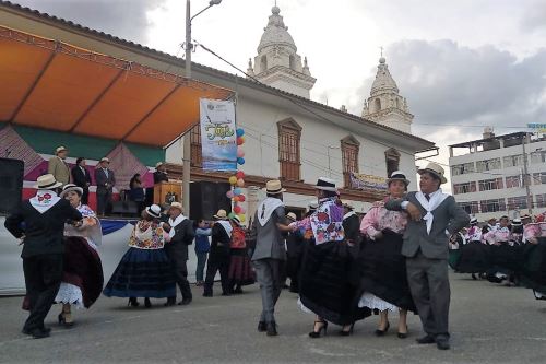 La población de Jauja celebró con baile la entrega de la resolución del Ministerio de Cultura.