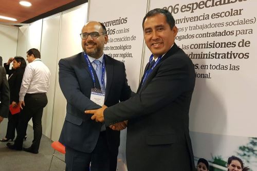 El electo gobernador regional de Áncash, Juan Carlos Morillo Ulloa, dialogó con el ministro de Educación, Daniel Alfaro, durante 9º Gore-Ejecutivo.