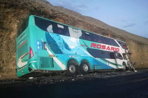 Bus de la empresa de transportes Rosario partió de la ciudad de Lima y se dirigía a Huaraz.