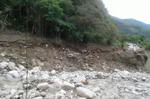 Especialistas del Ingemmet evaluarán inestabilidad del suelo en Huayopata.