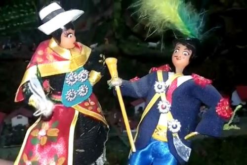 Personajes de nacimiento andino en Huancayo lucen trajes de danzas del valle del Mantaro, región Junín.