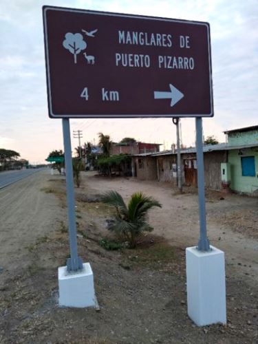 Esta es una de las señales de orientación turística instalada en Tumbes.