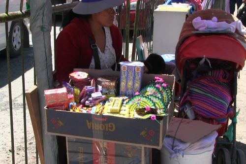 En las inmediaciones de mercados de Huancayo, Chupaca, Jauja y Tarma, comerciantes vendían productos pirotécnicos.