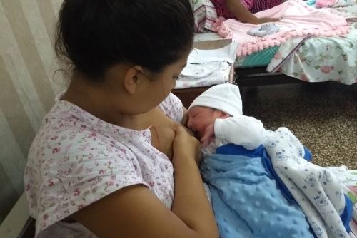 Chimbote Bebe De Padres Primerizos Nacio En Plena Nochebuena Noticias Agencia Peruana De Noticias Andina