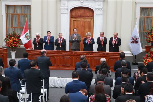 Presidente Martín Vizcarra participó en ceremonia de entrega de credenciales.