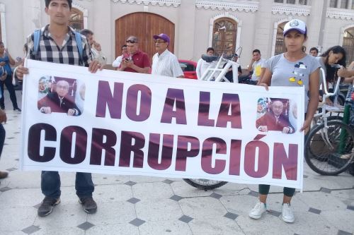 Ciudadanos de Chiclayo demandan la renuncia del fiscal de la Nación.