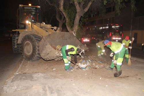 La Municipalidad Provincial de Trujillo recoge a diario unos 270 metros cúbicos de residuos sólidos y desmonte.