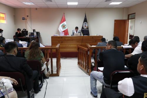 Juzgado evalúa solicitud de 36 meses de prisión preventiva en contra de 20 personas acusadas de ser miembros de la organización criminal 'Los Intocables de Chimbote'. 
