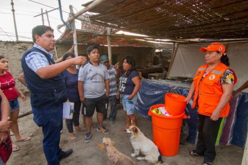 Técnicos y brigadistas de Defensa Civil de la Municipalidad Provincial del Santa evaluaron las necesidades de la familia damnificada por sismo de magnitud 5.3.