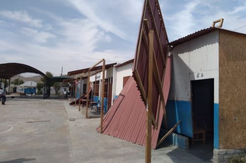 Los vientos arrasaron con los techos de tres aulas y otros ambientes del colegio ubicado en Casma.