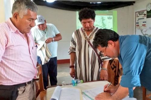 Presidente ejecutivo de Devida, Rubén Vargas, se reunió con organizaciones indígenas y productores de la Selva Central.