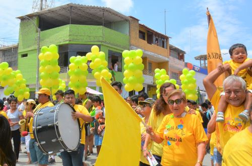 Diversos barrios de Catacaos se hicieron presentes para participar de festejos por el carnaval.