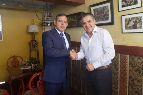 Ministro de Agricultura y Riego, Gustavo Mostajo, se reunión con gobernador regional de La Libertad, Manuel Llempén.