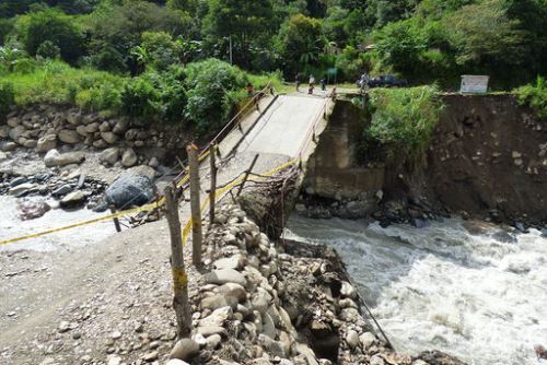 En diciembre pasado, un huaico cayó en el distrito de Huayopata, región Cusco, y ocasionó daños personales y materiales.