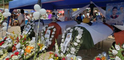 Familiares y pobladores de San Martín despidieron a los escolares que fallecieron en accidente de tránsito.