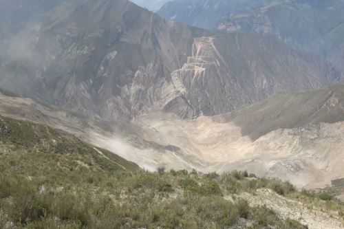Prácticamente todo un cerro del sector de Suchimán, en la provincia de Pomabamba, se derrumbó.