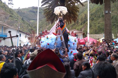 La Virgen del Carmen es la patrona de Paucartambo y su fiesta se celebra en julio.