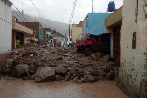 Autoridades de Arequipa se encuentran en Aplao para evaluar los daños ocasionados por el huaico.