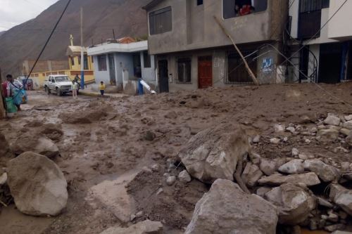 El gigantesco huaico arrasó con la ciudad de Aplao causando cuantiosos daños.