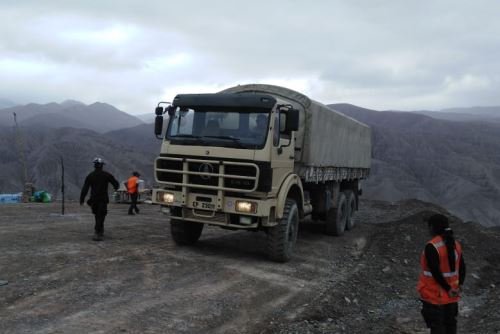 El Ejército ha movilizado camiones y cargadores frontales a las zonas de emergencia en el sur para apoyar las labores de limpieza.