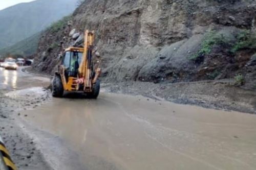 El tránsito es restringido en el tramo Tornamesa-Cocachacra de la carretera Central.