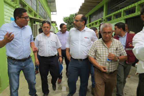 Ministro de Educación, Daniel Alfaro, visitó también las zonas vulnerables de Lambayeque ante posibles lluvias intensas.