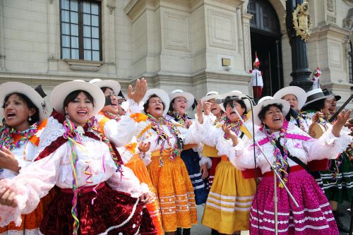 El Carnaval Apurimeño es una fiesta de integridad de todas las sangres, afirmó el gobernador Baltazar Lantarón.